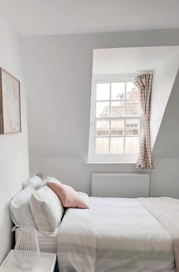 4 Bed Loft Apartment Overlooking Historic Town Trowbridge Exterior photo