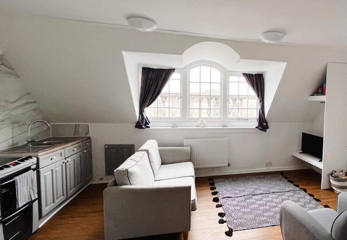 4 Bed Loft Apartment Overlooking Historic Town Trowbridge Exterior photo